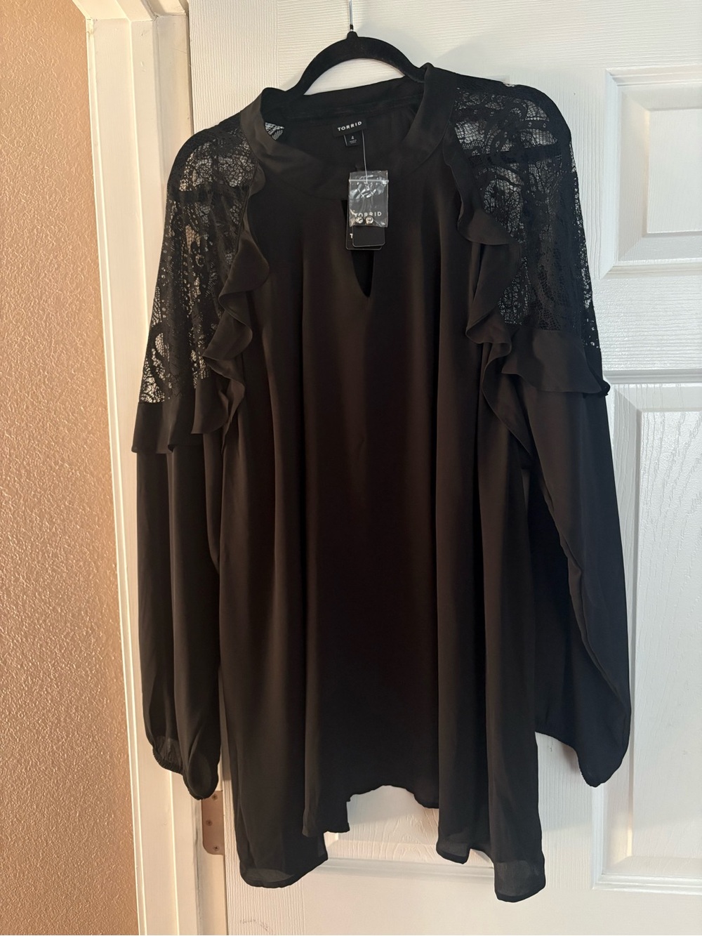 NEW Torrid Georgette crochet inset long sleeve blouse top lace keyhole NWT 4X - Picture 3 of 8
